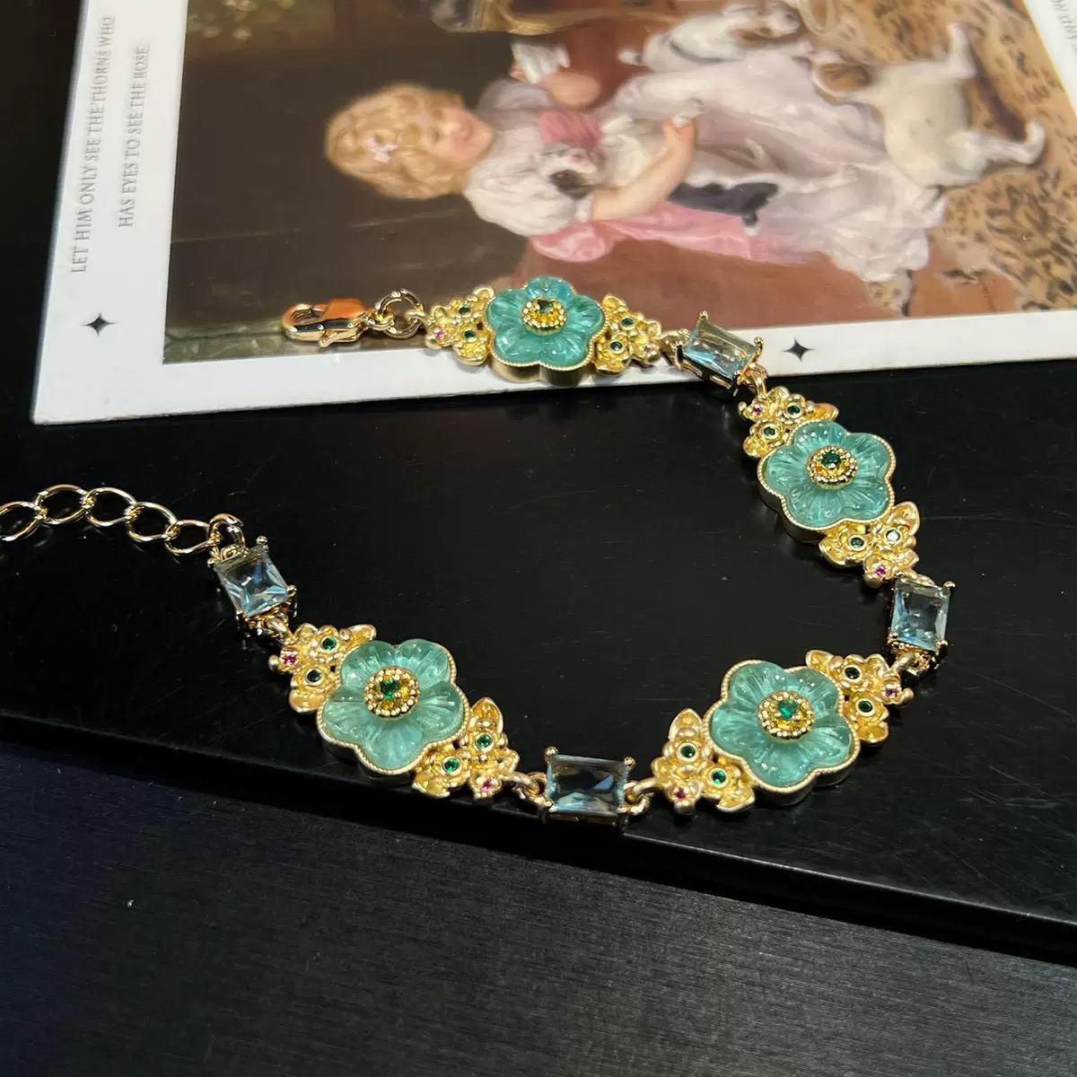Vintage Floral Set – Necklace, Bracelet & Earrings - Image 3